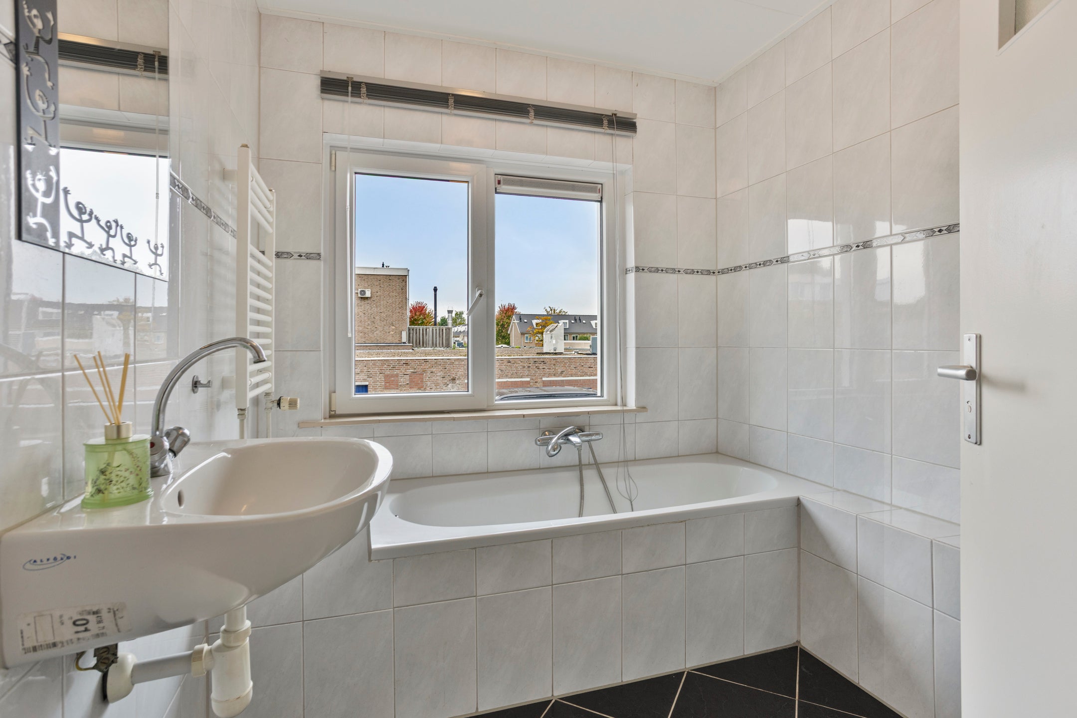 Tussenwoning te koop: Adelaertstraat 13, Eindhoven