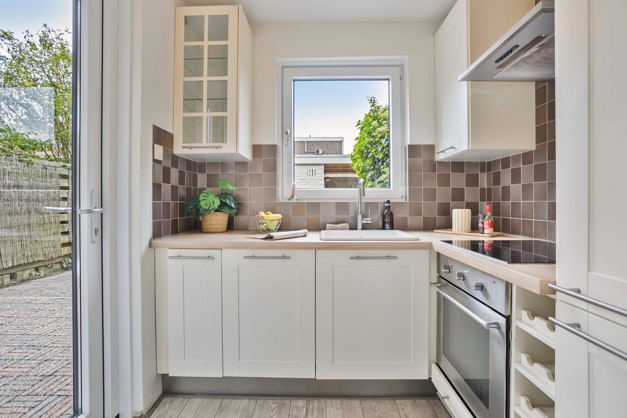 Tussenwoning te koop: Adelaertstraat 13, Eindhoven