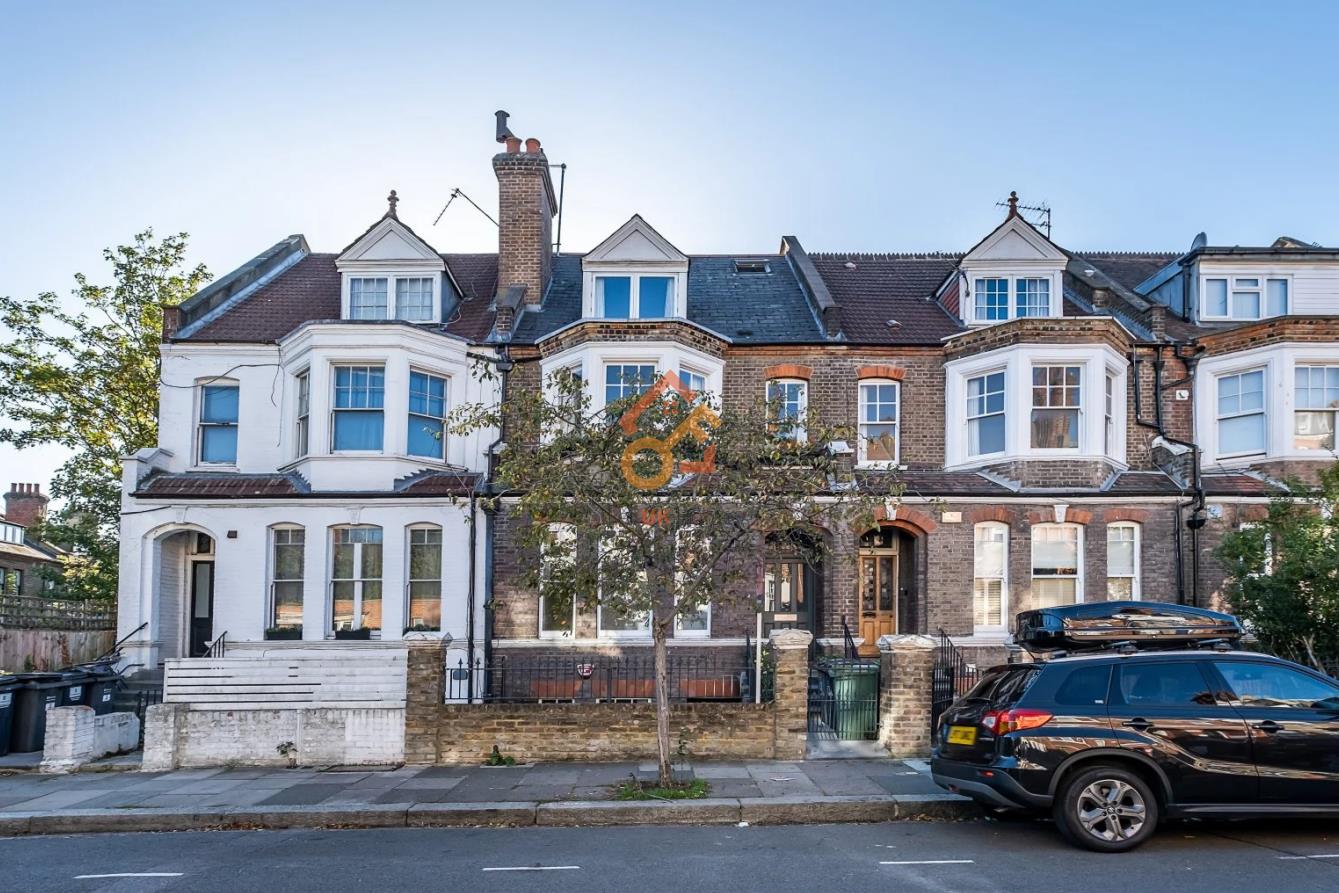Flat Holmdale Road in London