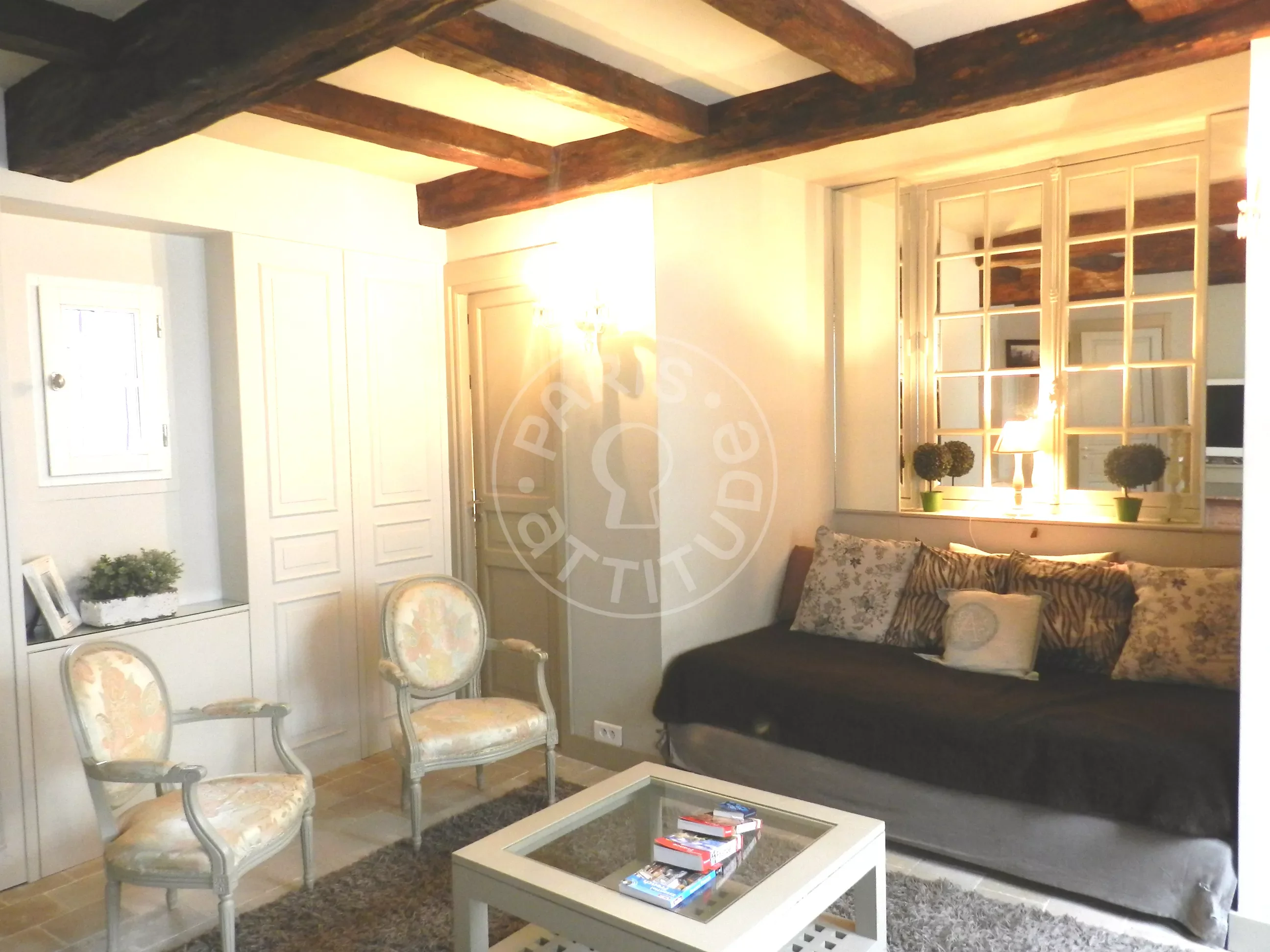 Flat Rue du Bourg Tibourg in Paris