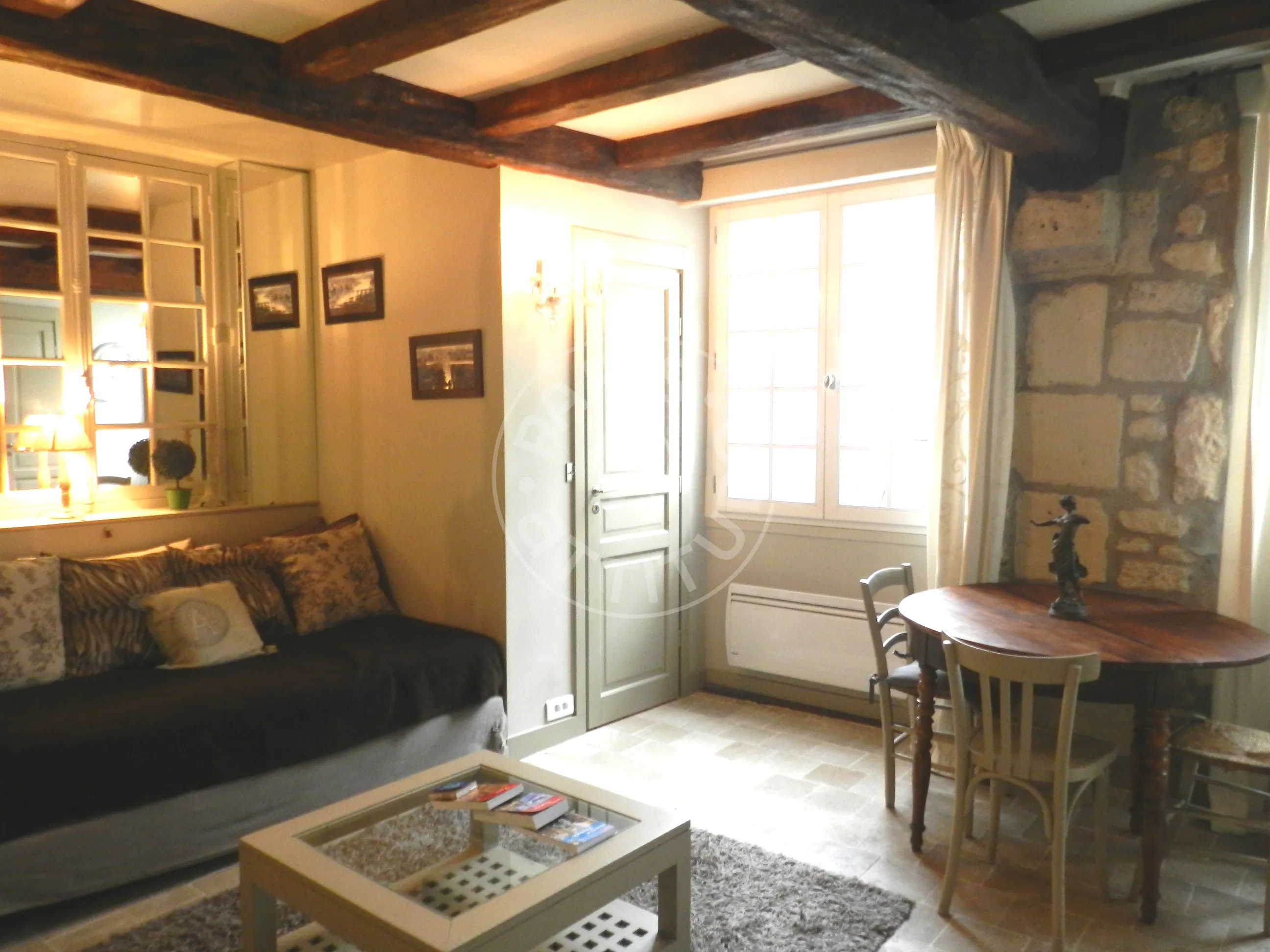 Appartement Rue du Bourg Tibourg à Paris