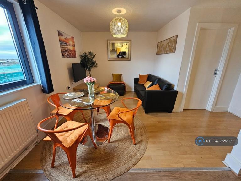 Flat Clayton Road in Greater London