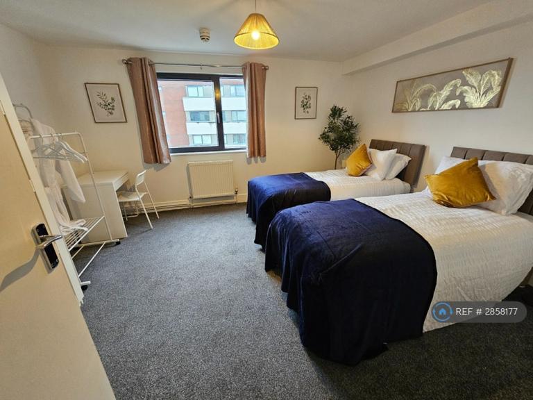 Flat Clayton Road in Greater London