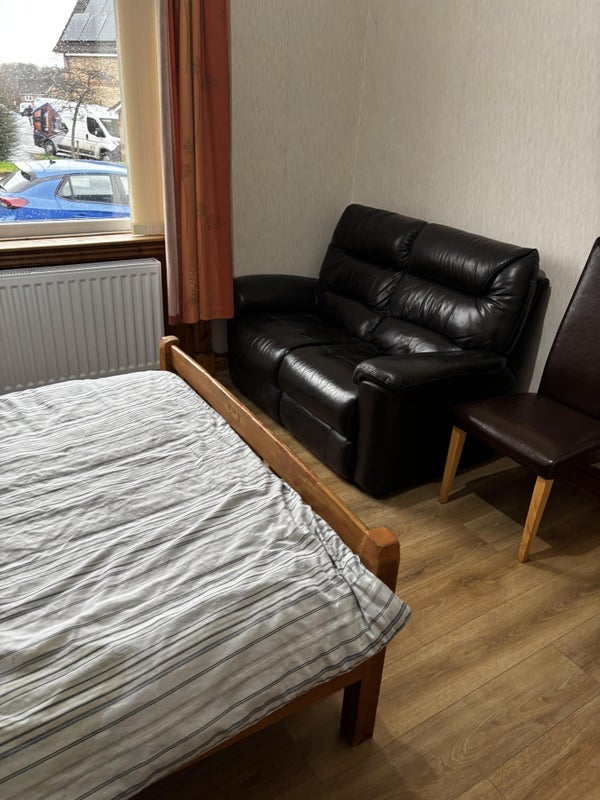 Room Pyothall Road in Broxburn