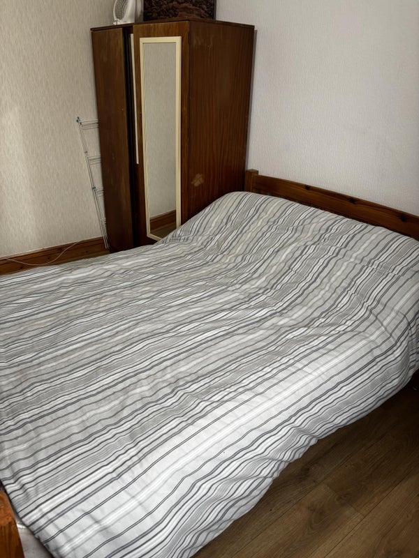 Room Pyothall Road in Broxburn