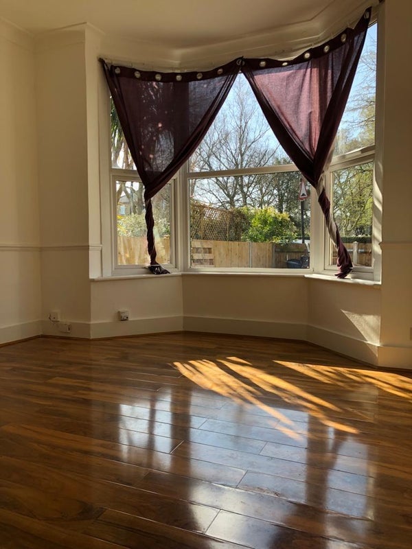 Room George Lane in Greater London
