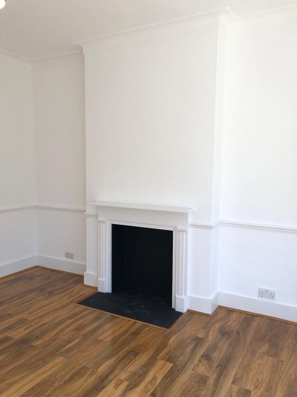 Room George Lane in Greater London