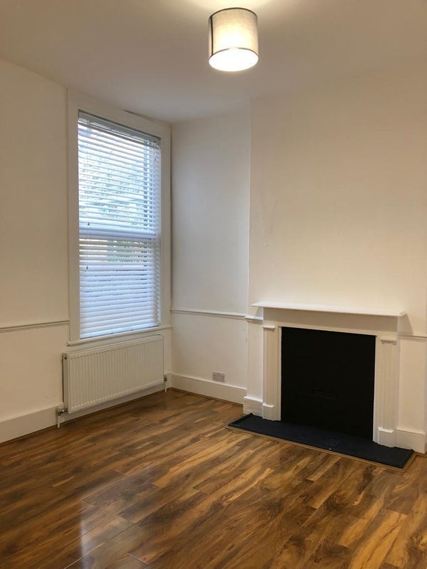 Room George Lane in Greater London