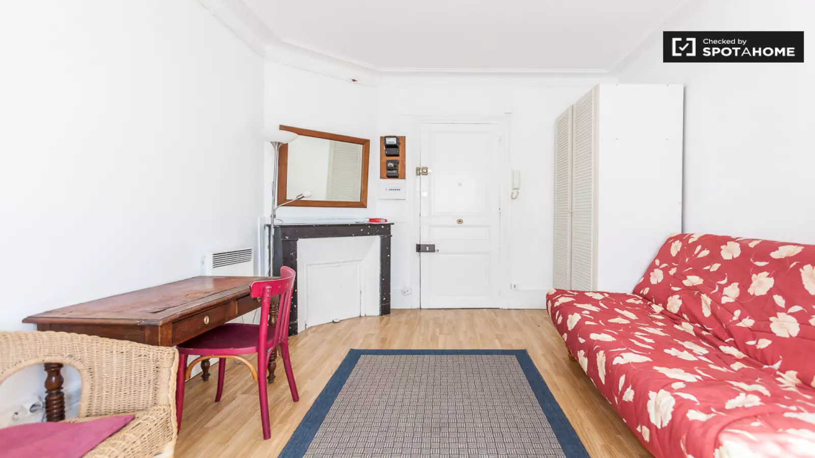 Flat Rue de Gergovie in Paris