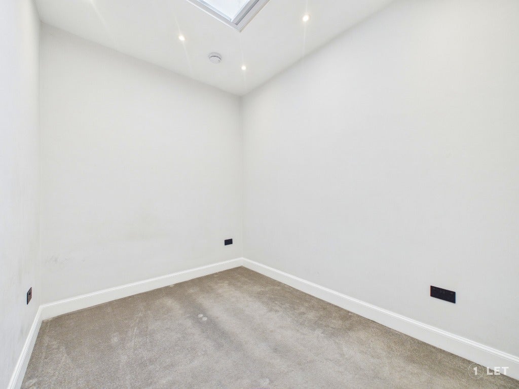 Flat Milton Street in City of Edinburgh