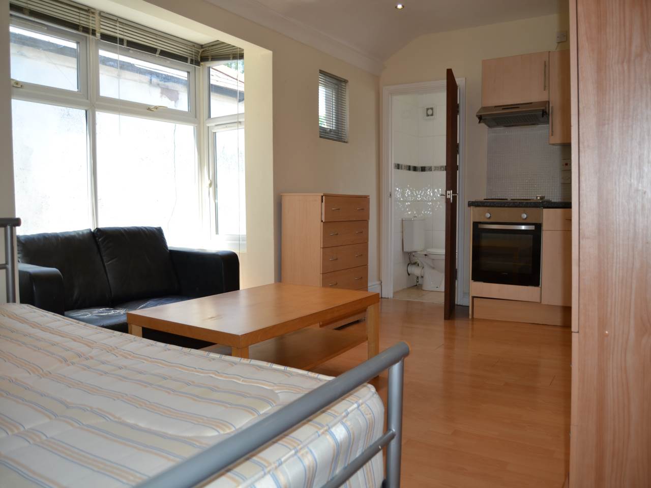 Flat Woodville Road in Cardiff