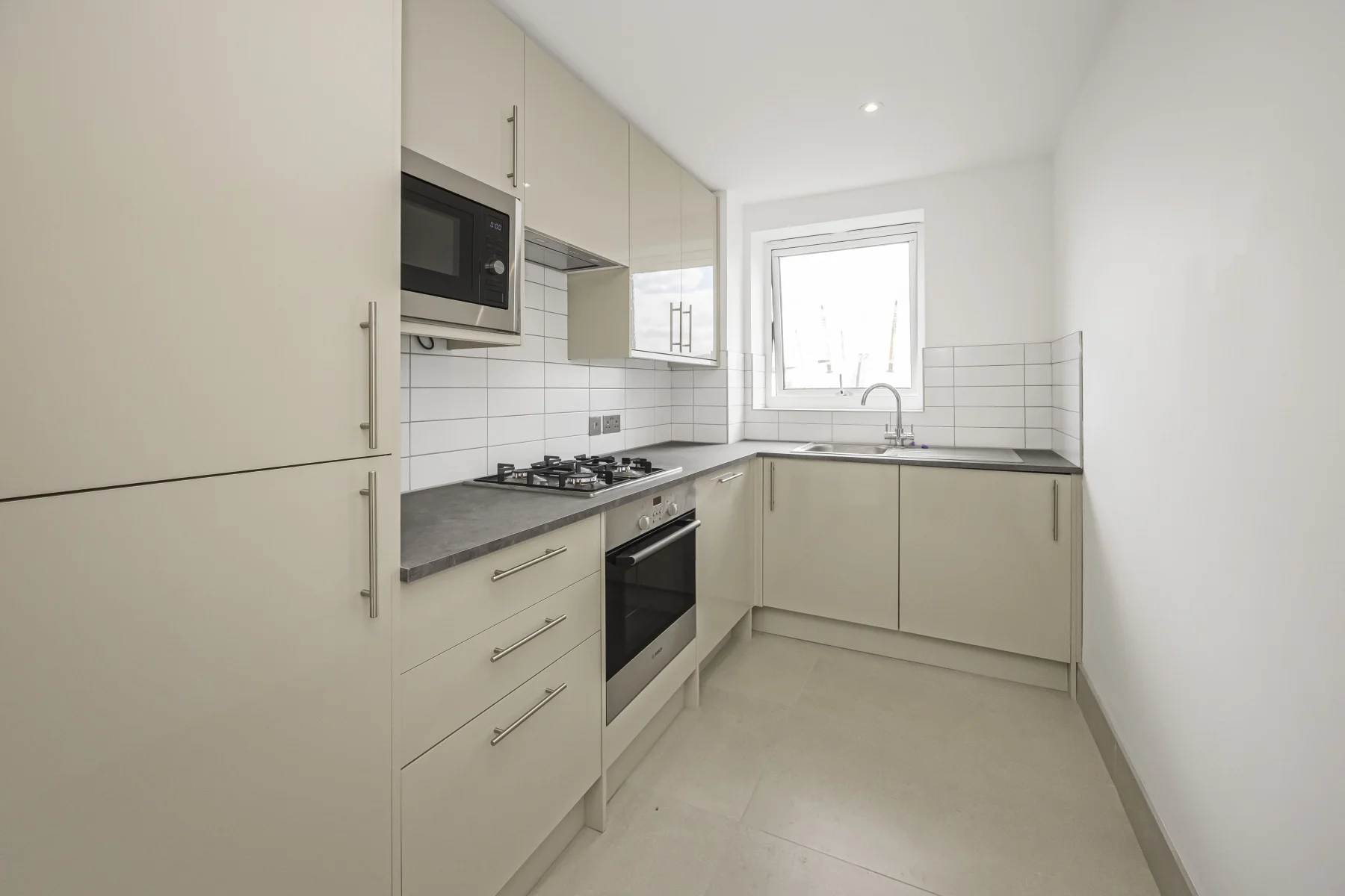 Flat Newport Avenue in Greater London
