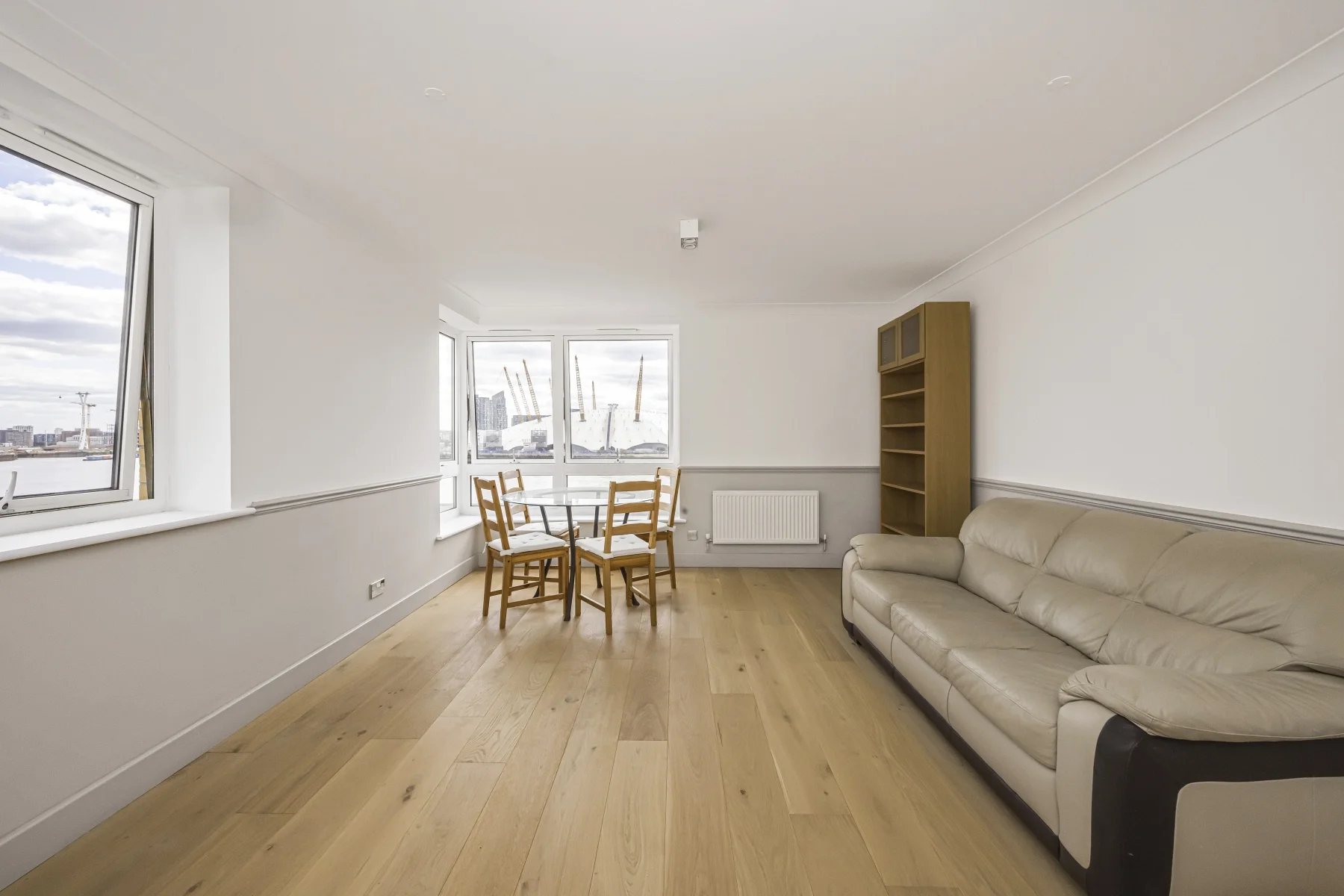 Flat Newport Avenue in Greater London