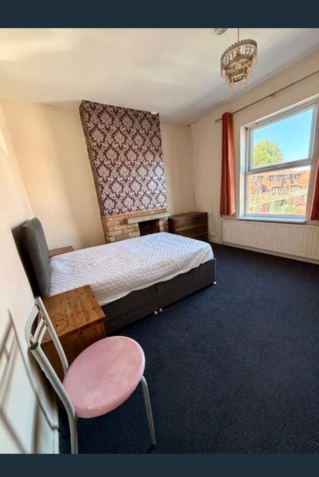 Room Leman Street in Derby