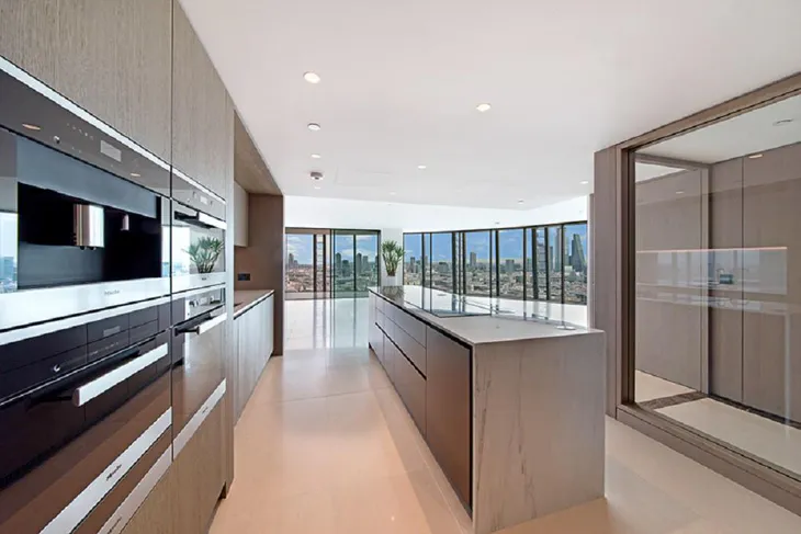 Flat Blackfriars Road in Greater London