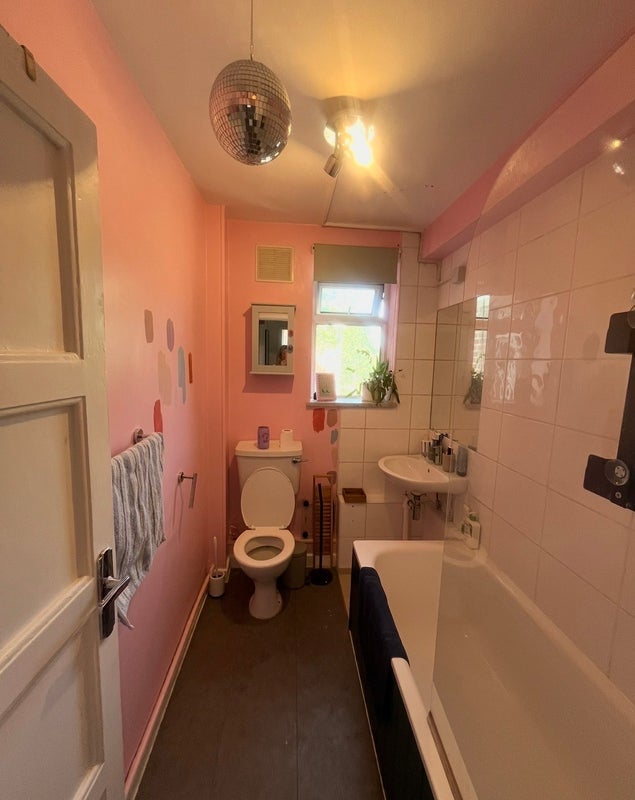 Room Crownstone Road in Greater London
