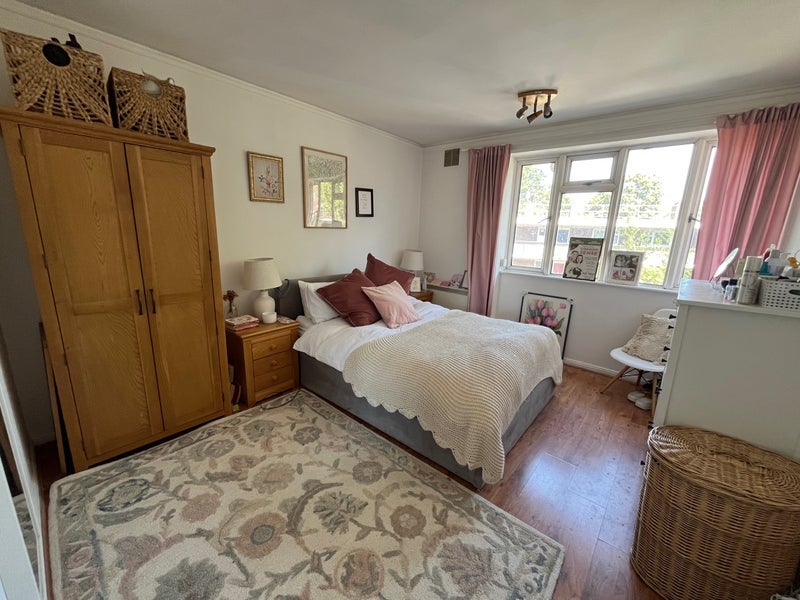 Room Crownstone Road in Greater London