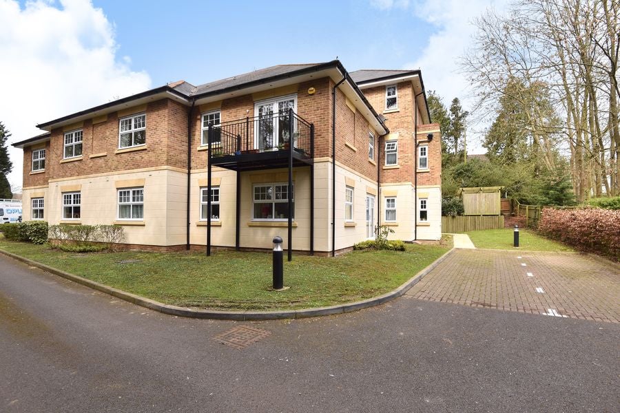 Flat West Wycombe Road in High Wycombe