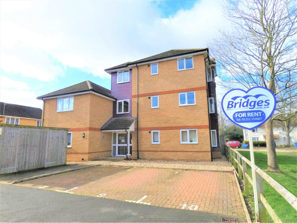 Flat Meadow Road in Rushmoor