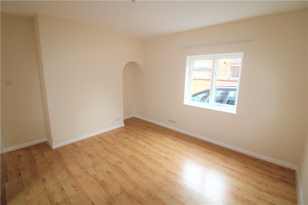Flat De Parys Avenue in Bedford