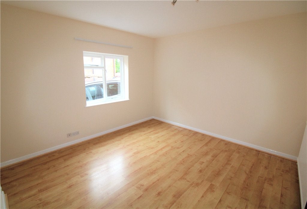 Flat De Parys Avenue in Bedford