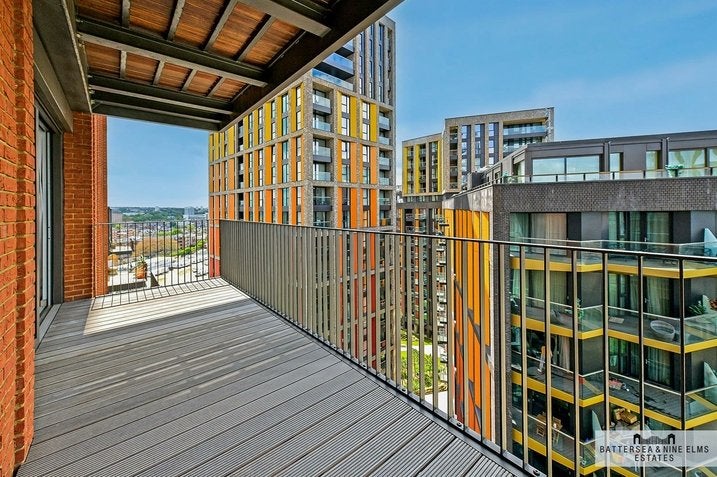 Flat Viaduct Gardens in Greater London