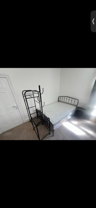 Room Cramond Avenue in Liverpool