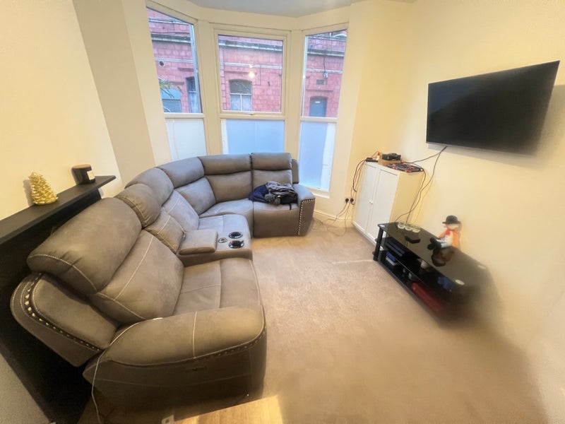 Room Cramond Avenue in Liverpool