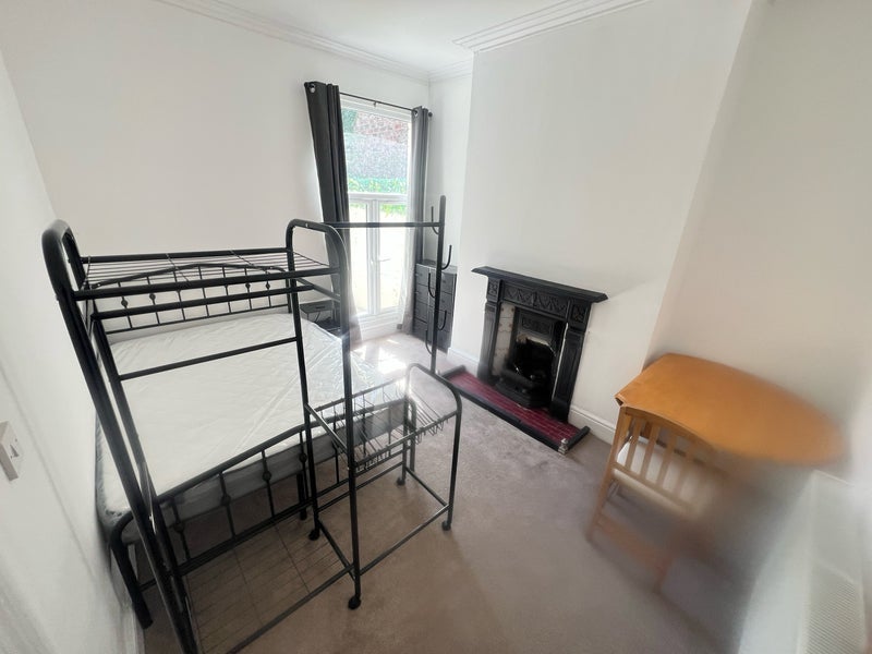 Room Cramond Avenue in Liverpool