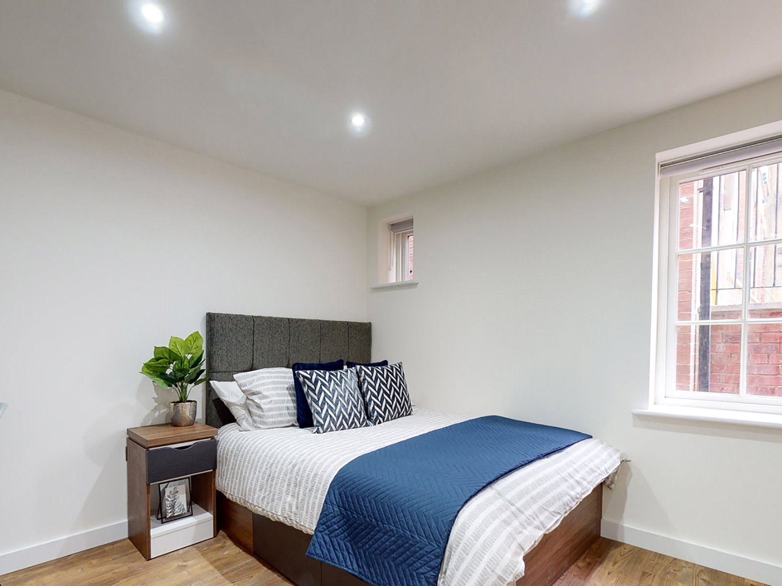 Flat Clarendon Road in Leeds