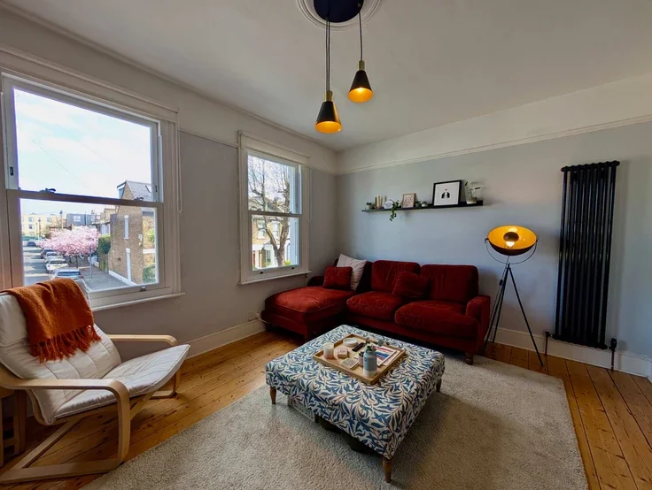 Flat Russell Road in Greater London