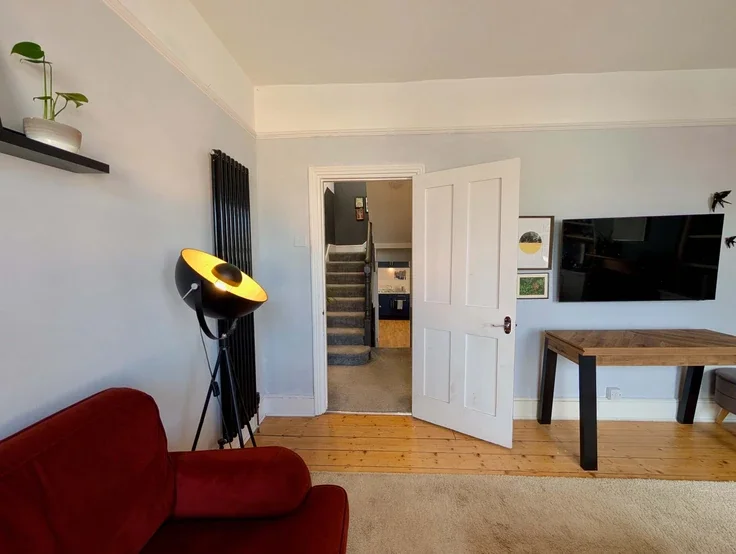Flat Russell Road in Greater London
