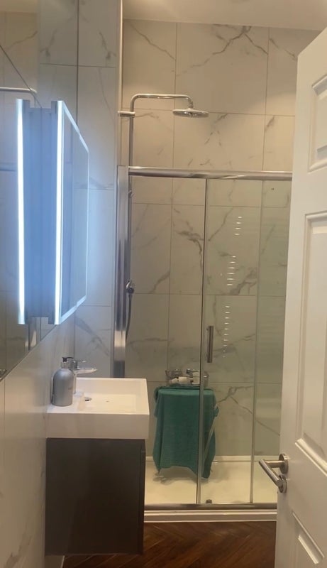 Room Grove Road in Greater London