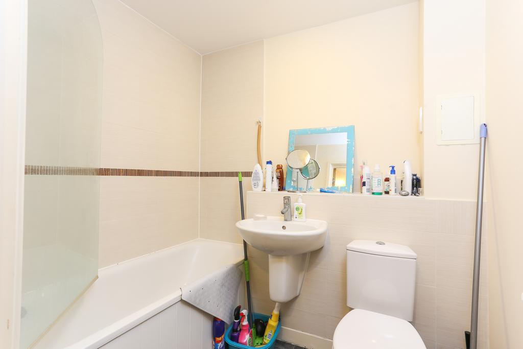 Flat Ruislip Road East in Greater London