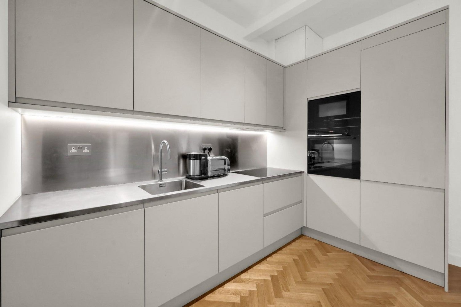 Flat Hoxton Square in Greater London