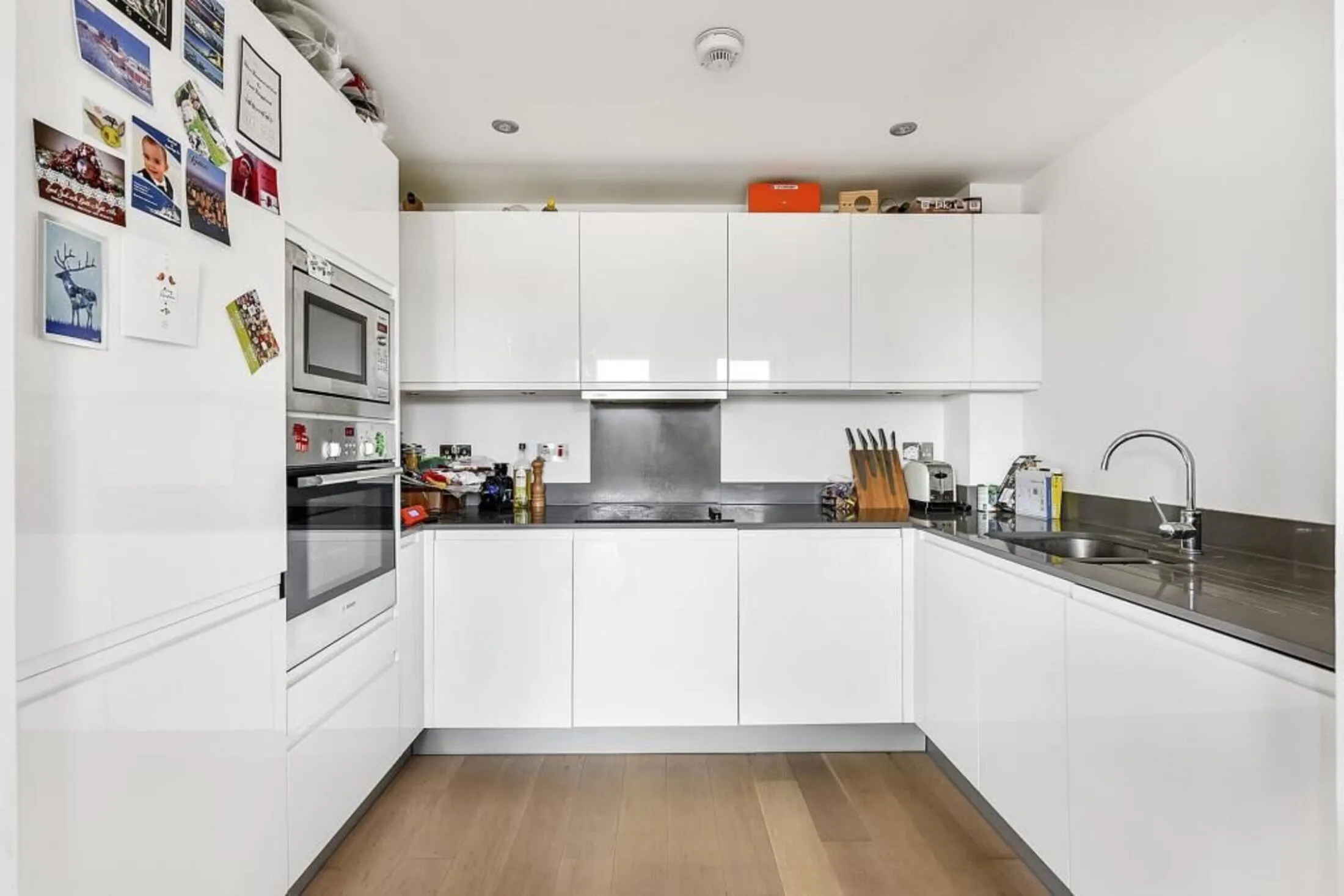 Flat Primrose Close in Greater London