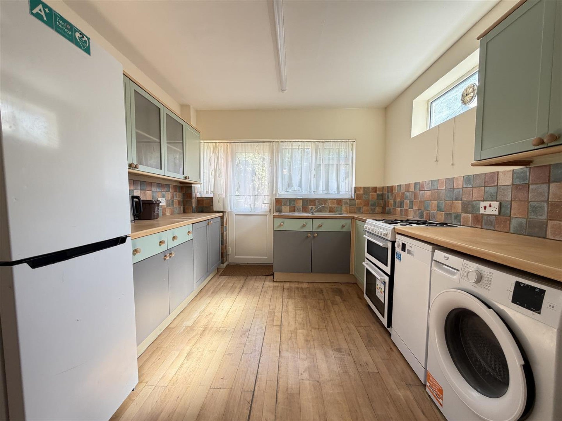 House Beech Hall Crescent in Greater London