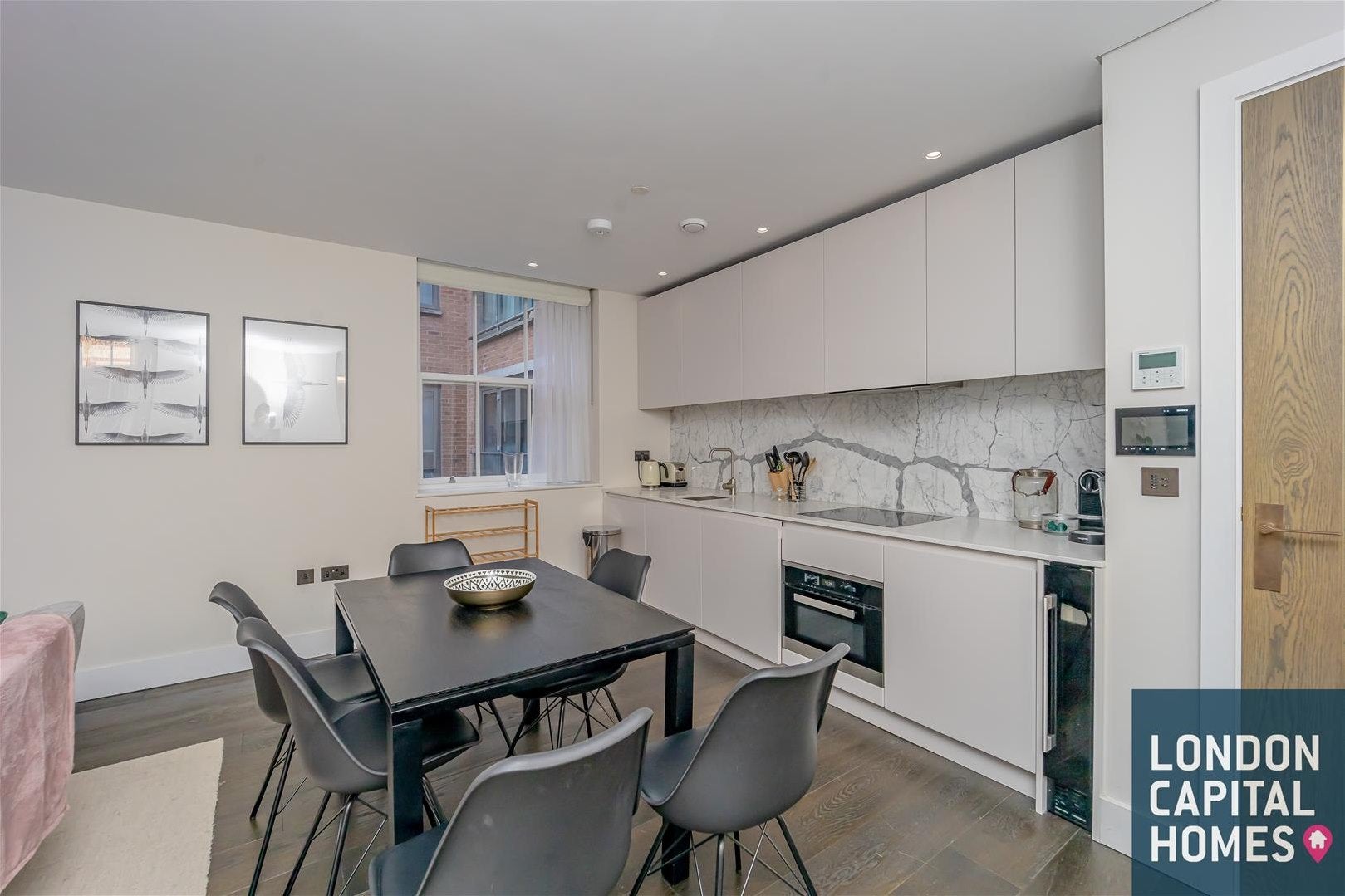 Flat Ryder Mews in London