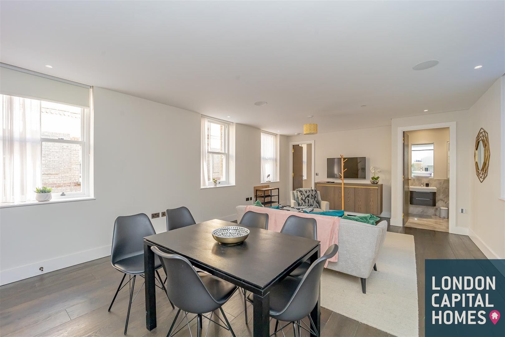 Flat Ryder Mews in London