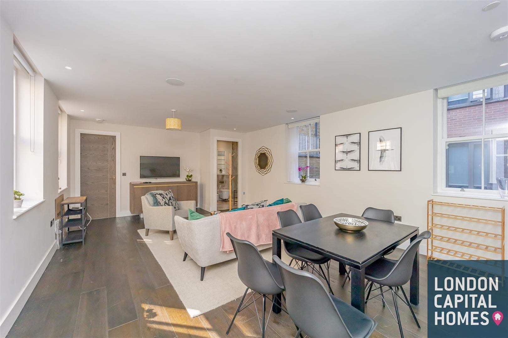 Flat Ryder Mews in London