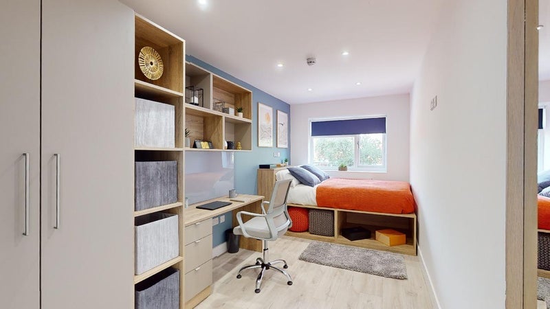 Room Charter Avenue in Coventry