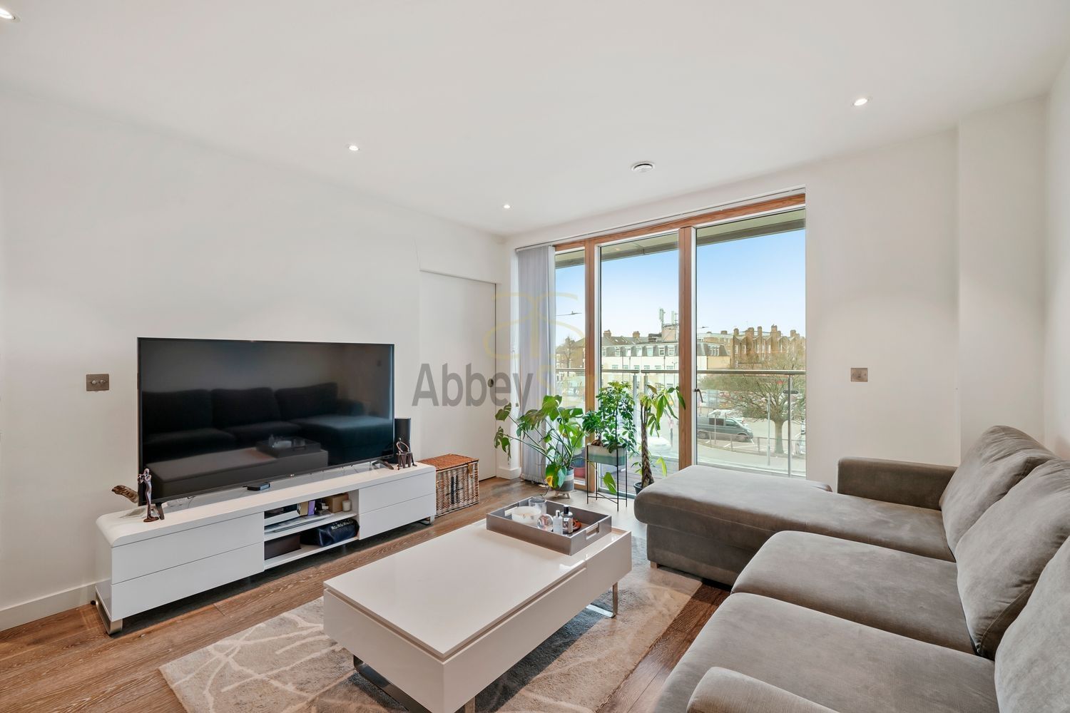 Flat Salusbury Road in Greater London