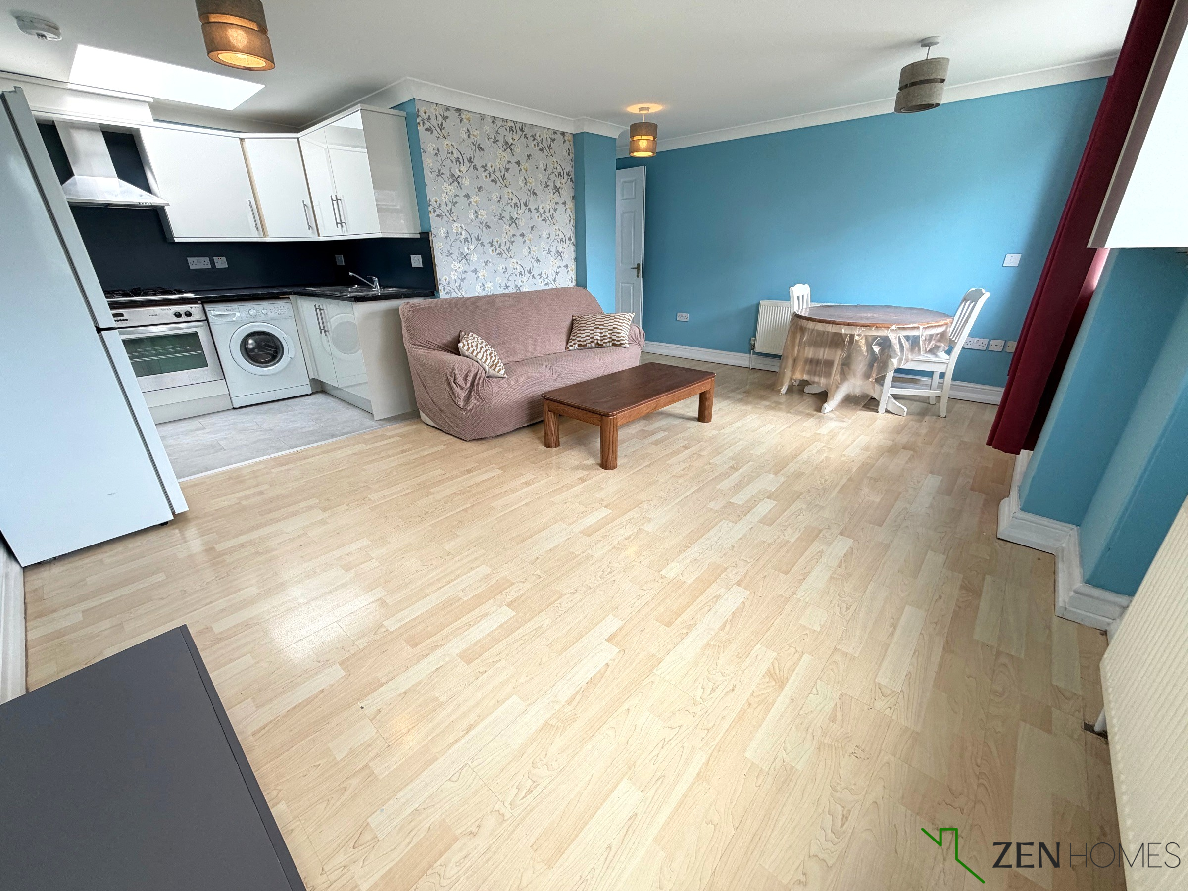Flat Oak Crescent in Greater London