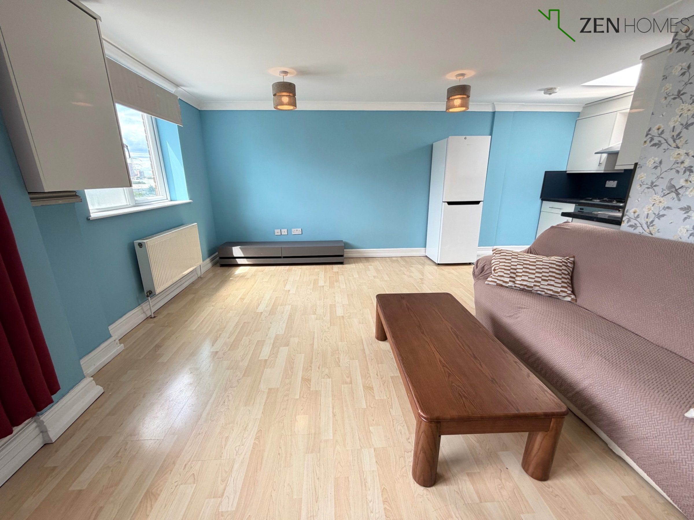 Flat Oak Crescent in Greater London