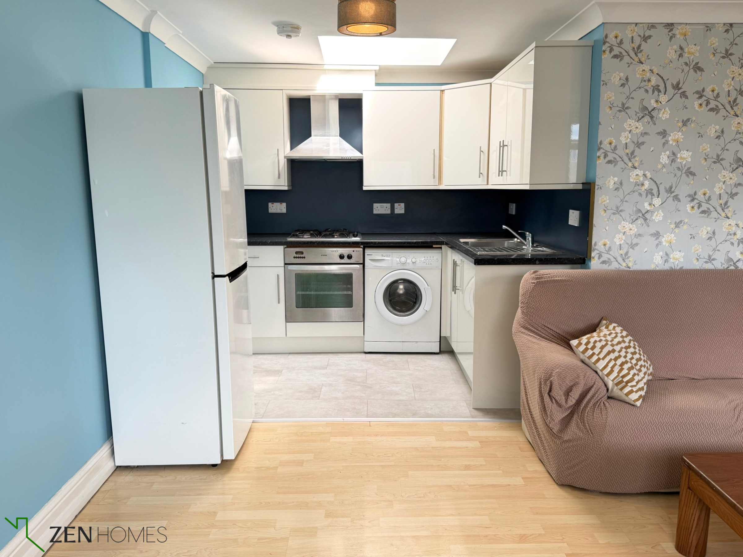 Flat Oak Crescent in Greater London