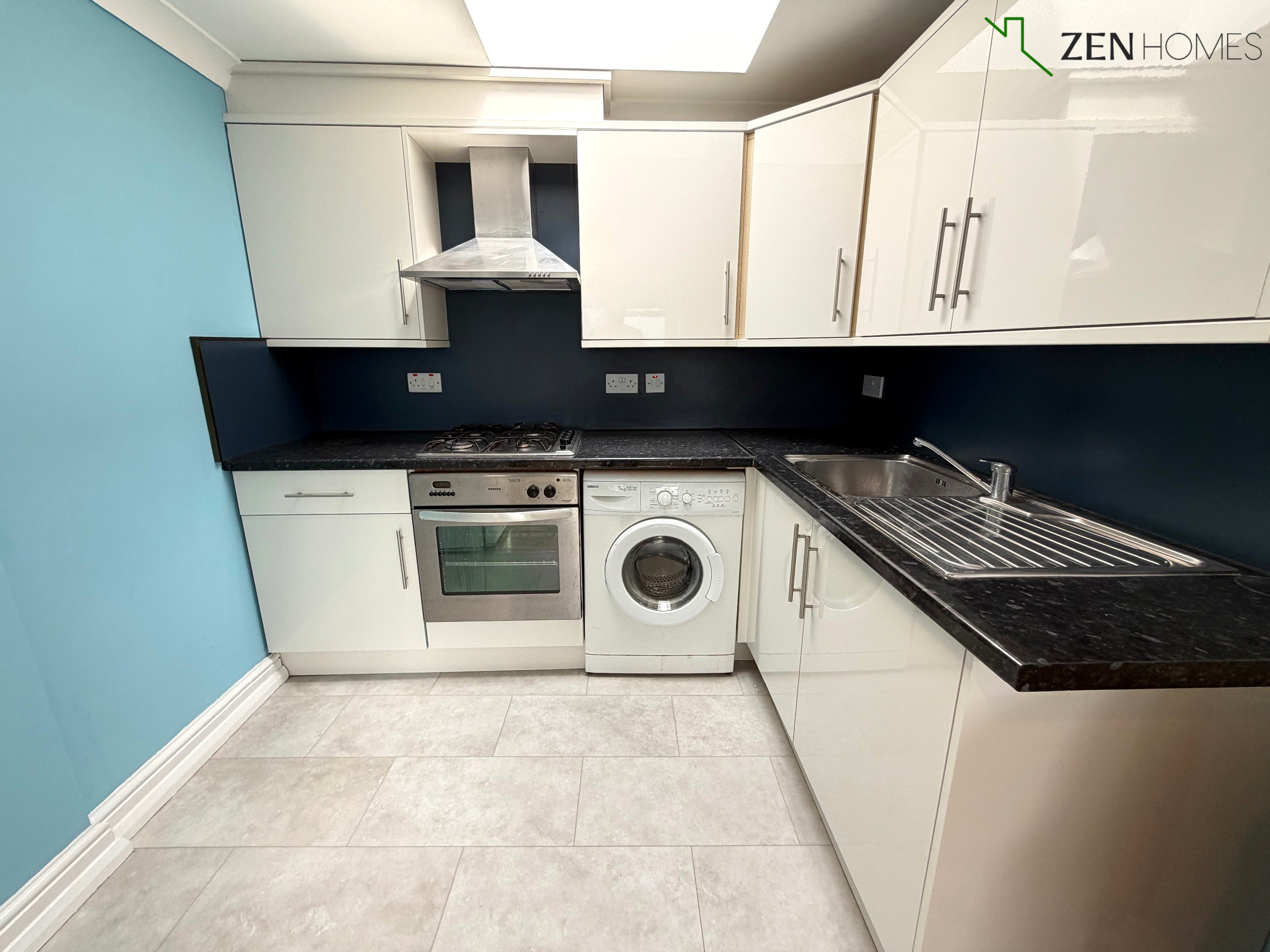Flat Oak Crescent in Greater London