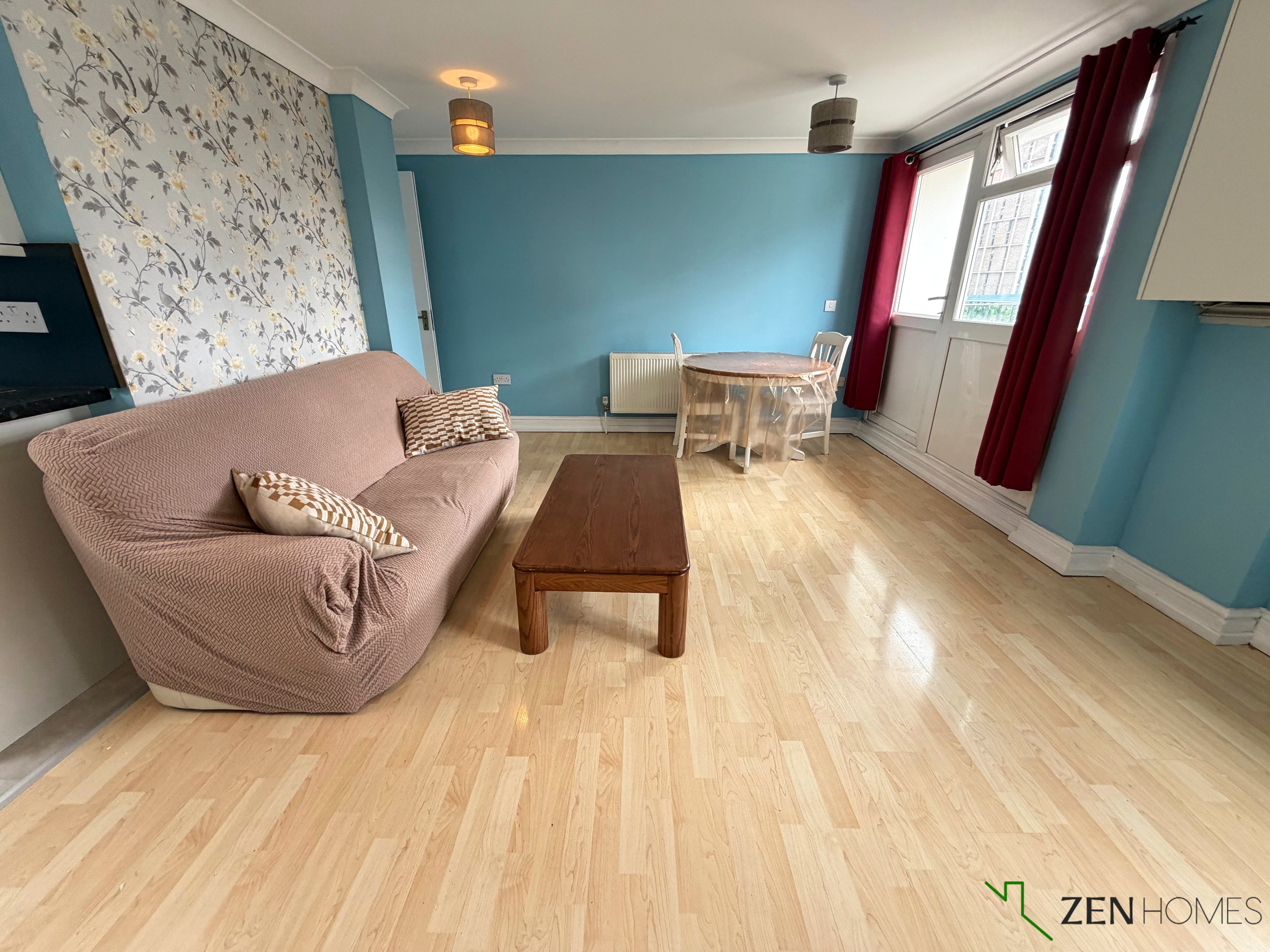 Flat Oak Crescent in Greater London