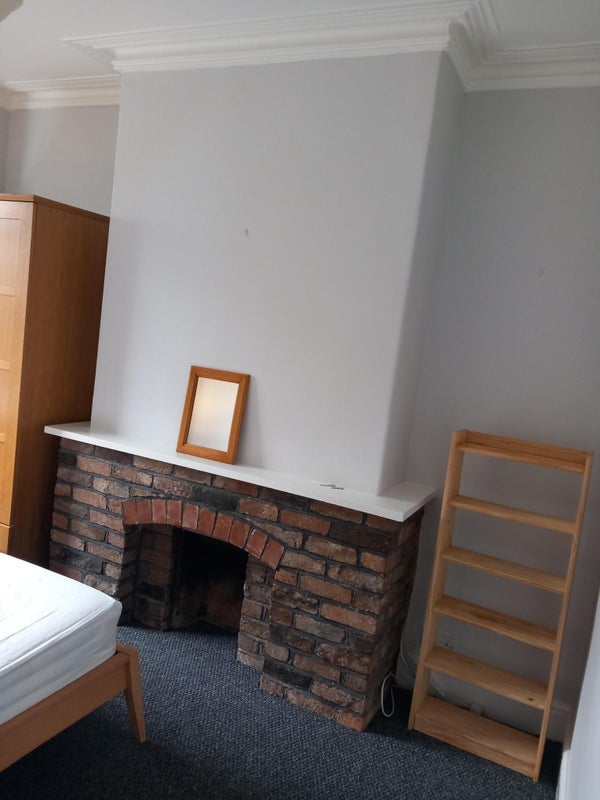 Room Manor Road in Trafford