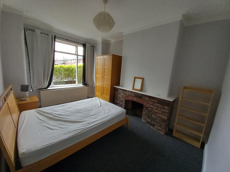 Room Manor Road in Trafford