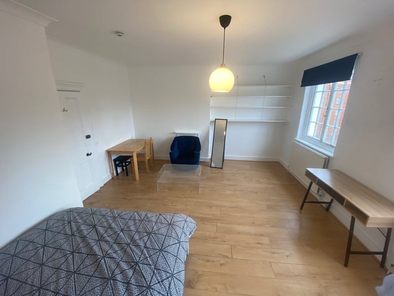 Room Devonshire Place in City of Westminster